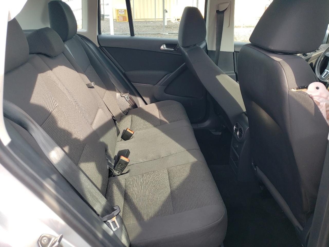 2017 Volkswagen Tiguan - Image 11