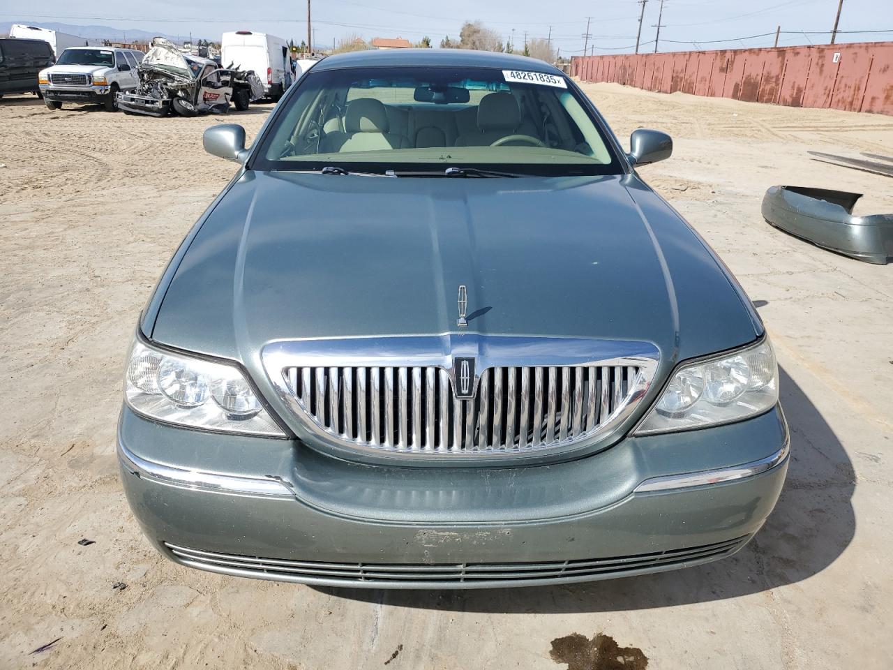 2006 Lincoln Town Car - Image 5