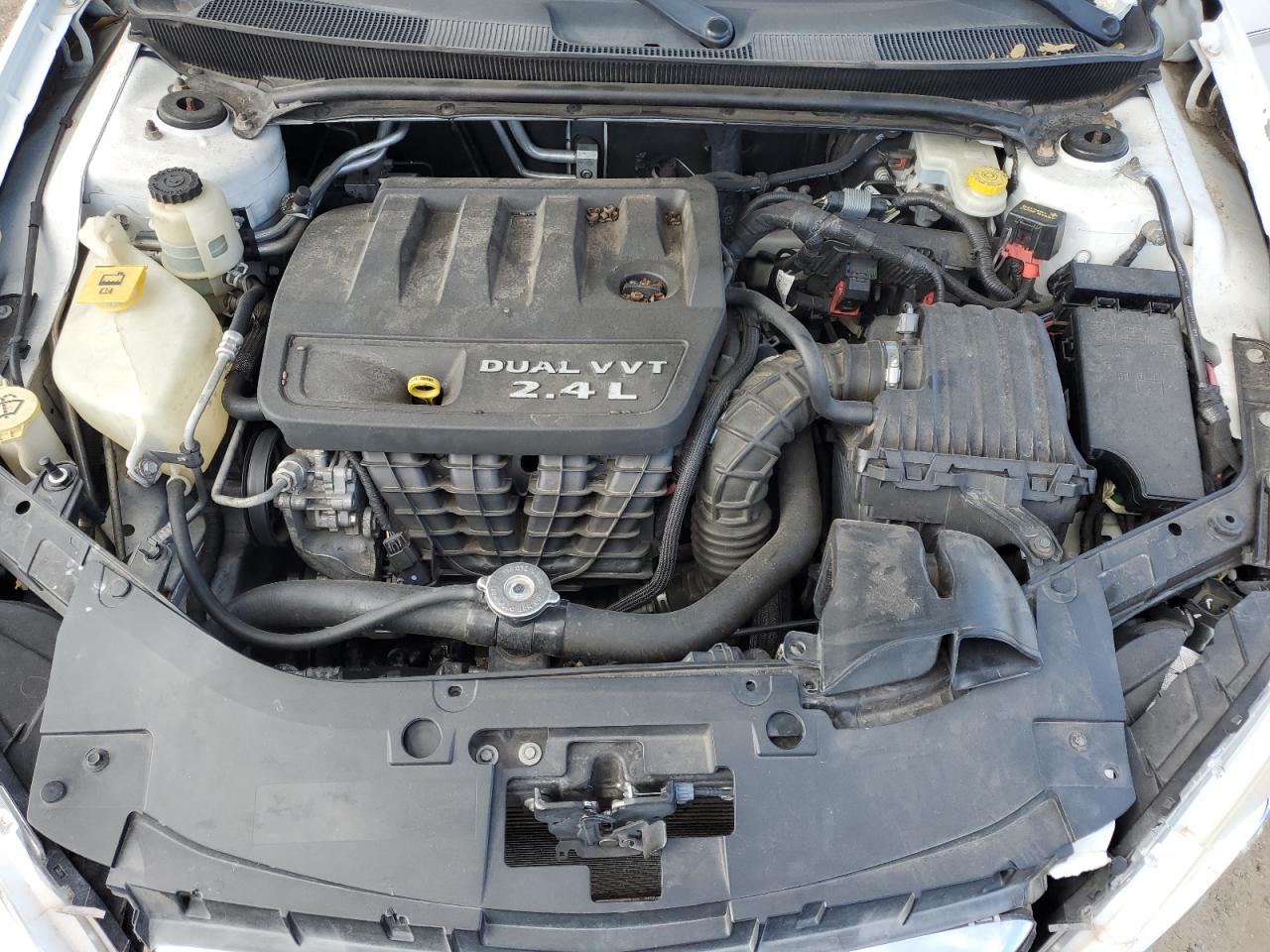 2012 Chrysler 200 - Image 12