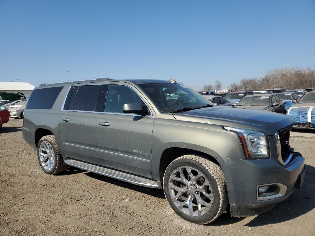 2017 GMC Yukon - Image 4