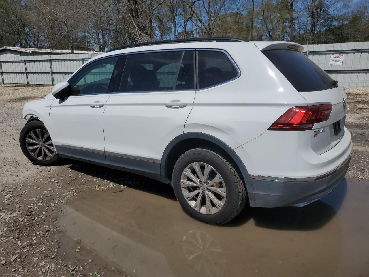 2018 Volkswagen Tiguan - Image 2