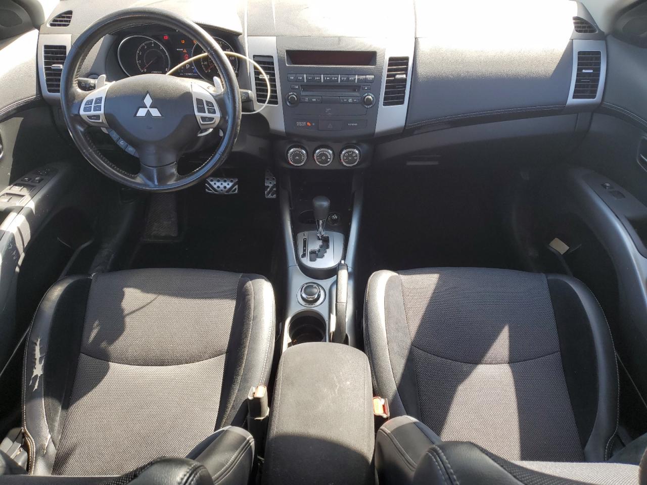 2011 Mitsubishi Outlander - Image 8