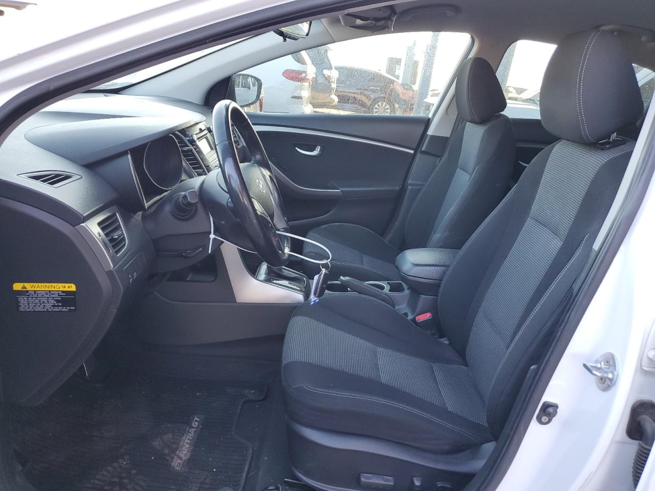 2016 Hyundai Elantra - Image 7