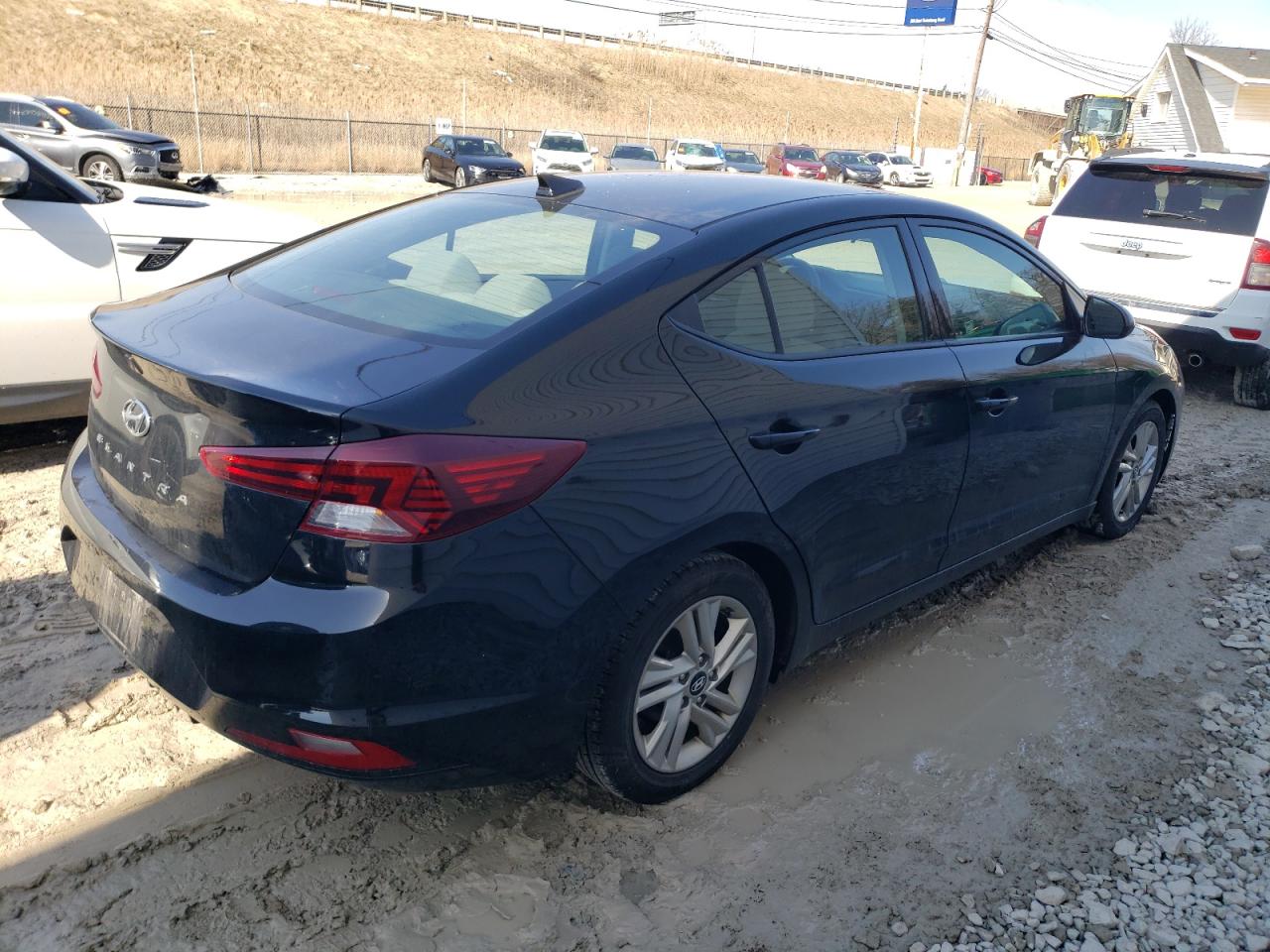 2019 Hyundai Elantra - Image 3