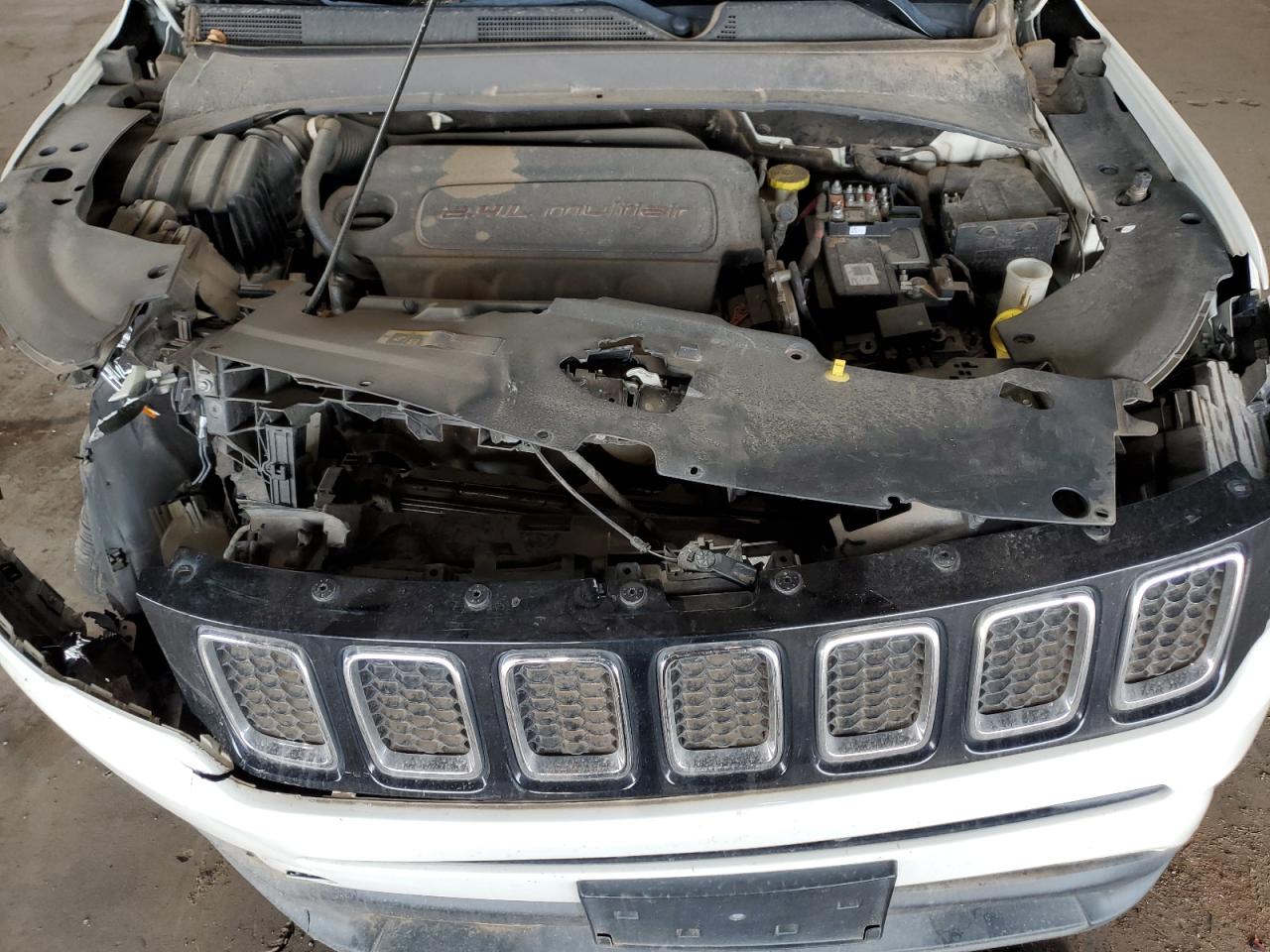 2018 Jeep Compass - Image 11