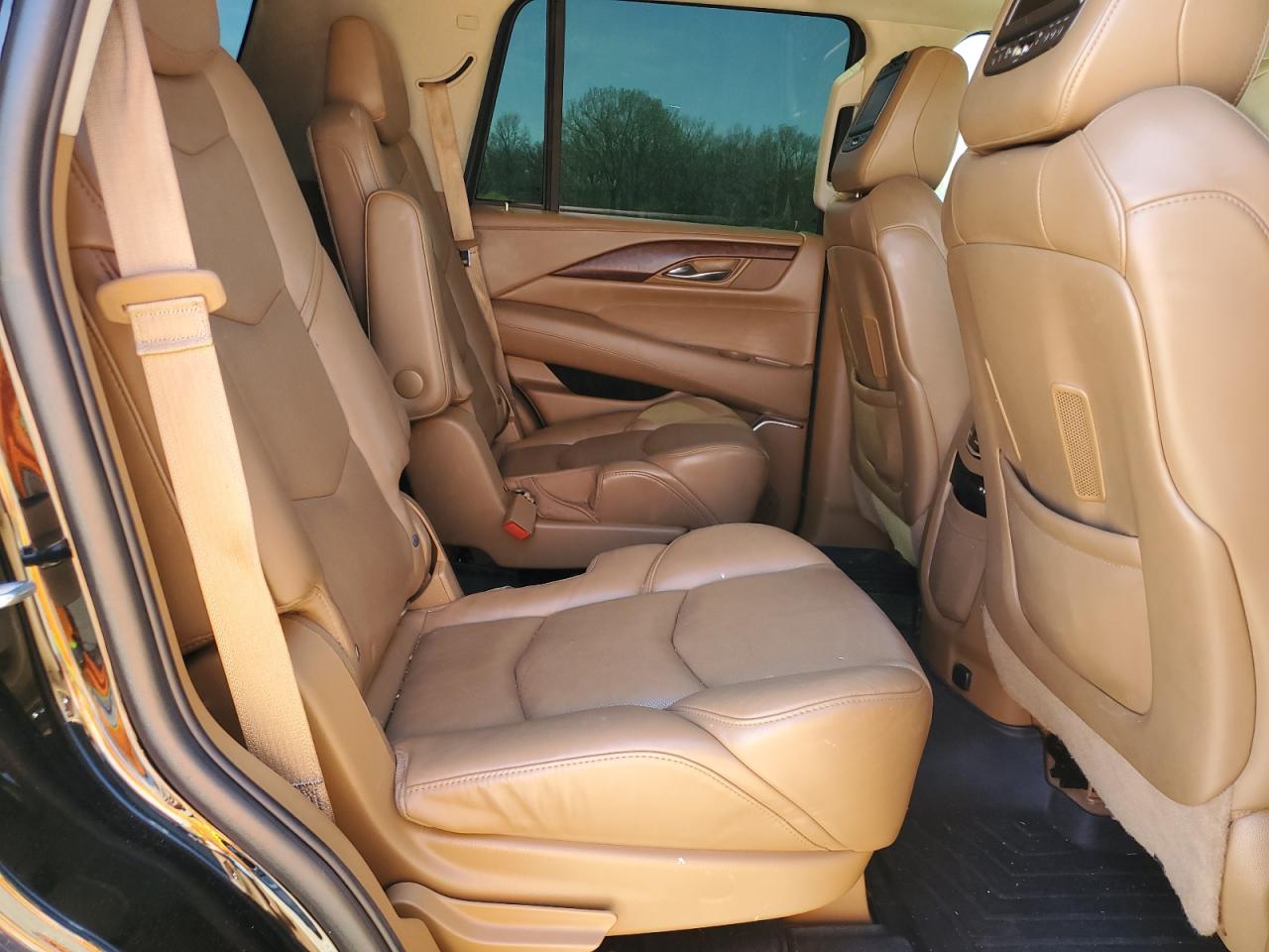 2016 Cadillac Escalade - Image 11