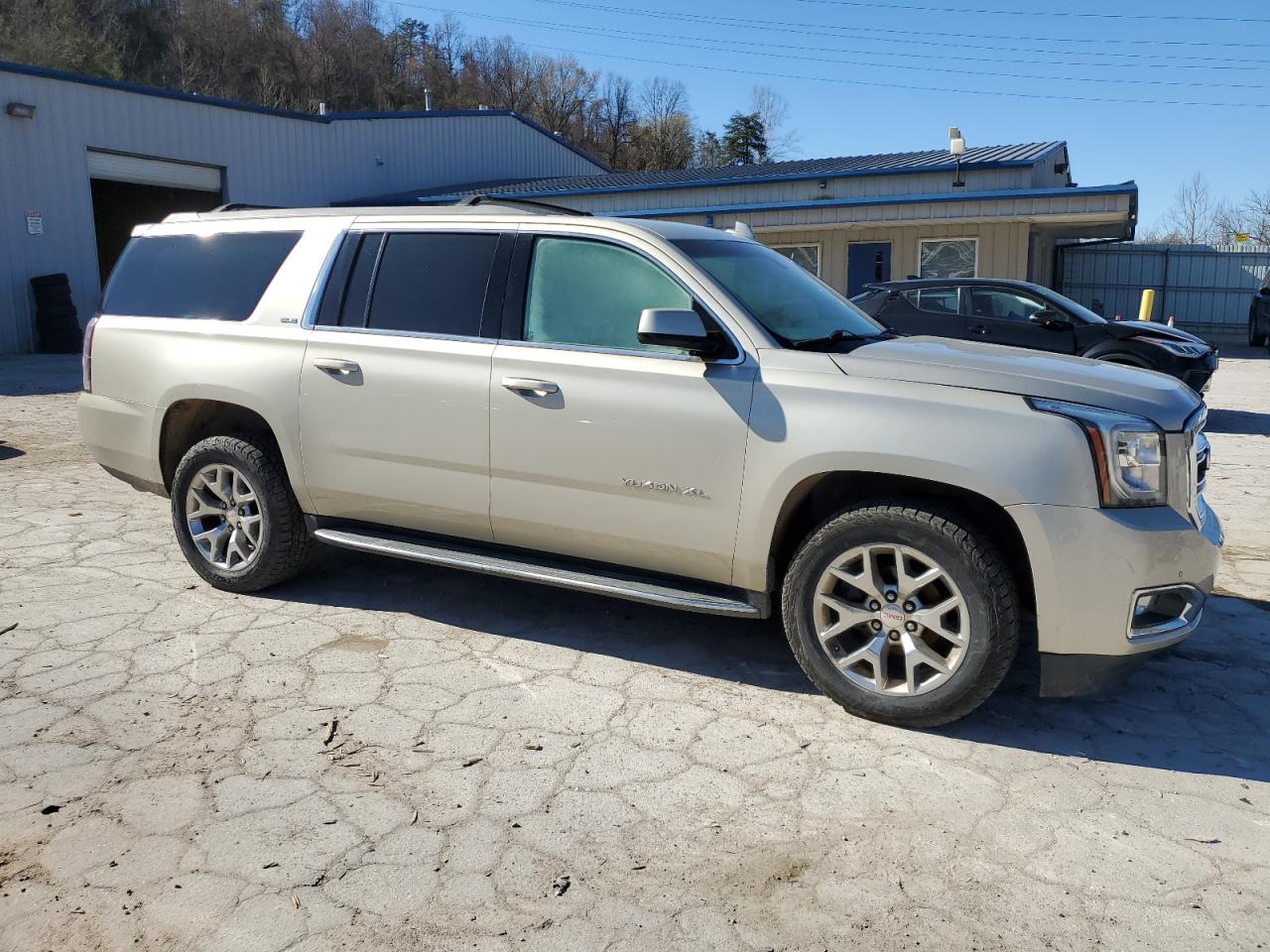 2016 GMC Yukon Xl K1500 Sle VIN: 1GKS2FKC3GR320632 Lot: 49453055