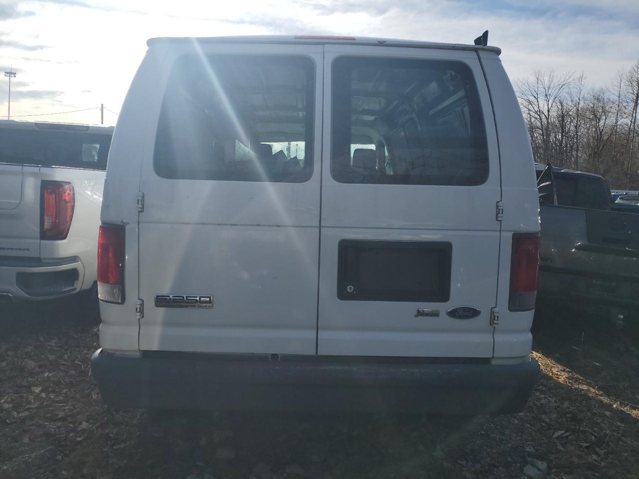 2009 Ford Econoline - Image 6