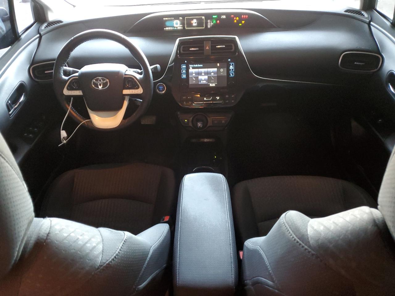 2017 Toyota Prius - Image 8