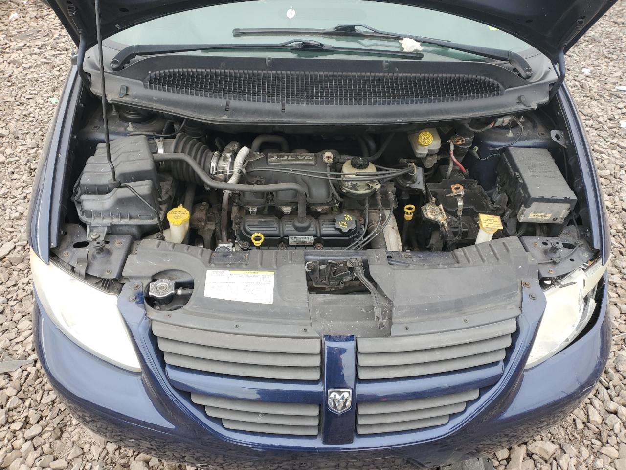 2005 Dodge Caravan - Image 12