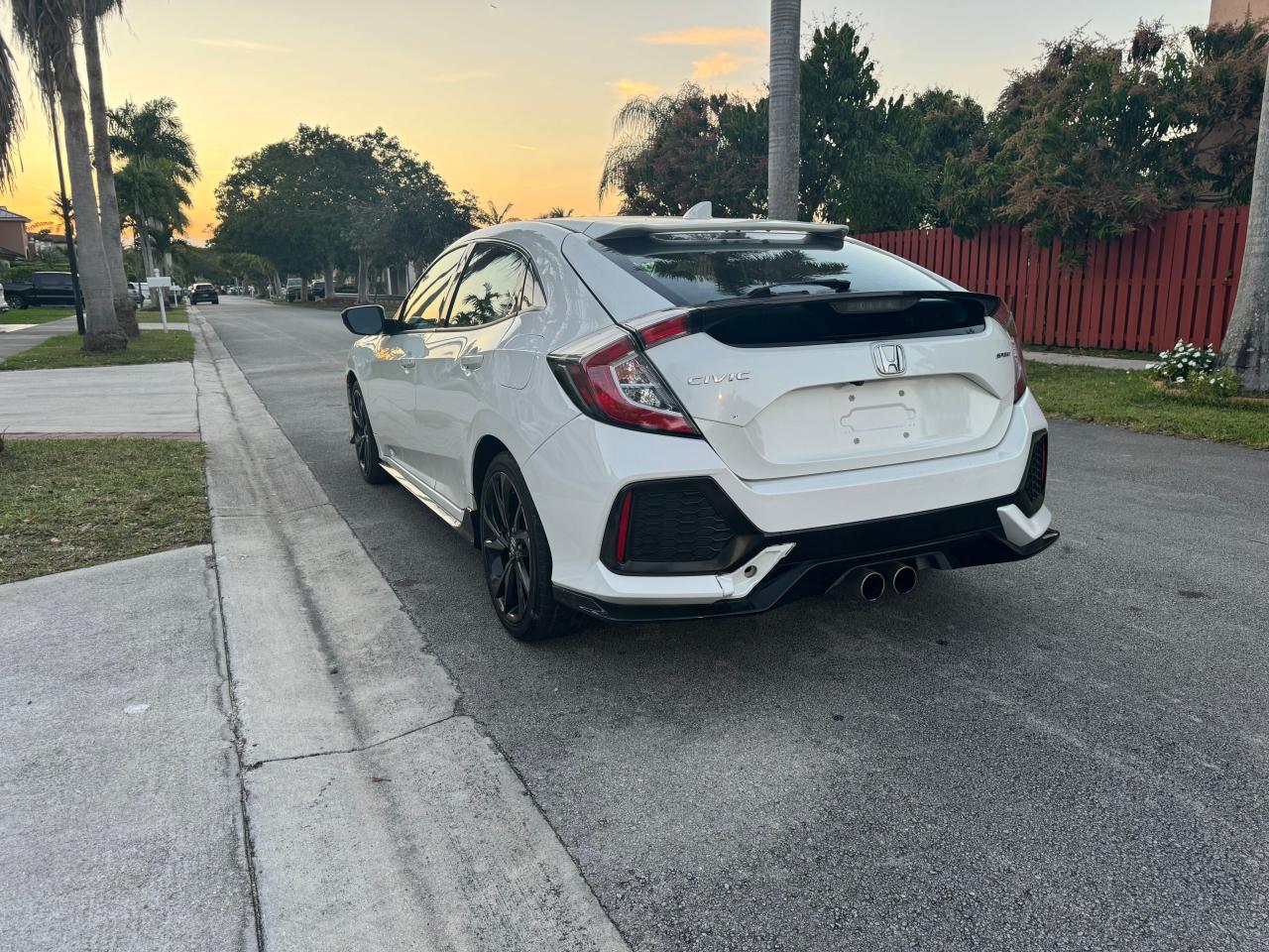 VIN: SHHFK7H40HU403525 Auction: COPART Lot: 48743185 Location: FL - MIAMI SOUTH VIN: SHHFK7H40HU403525 HONDA CIVIC 2017 WHITE Photo 3