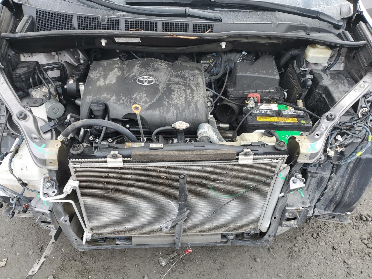 2017 Toyota Sienna - Image 12