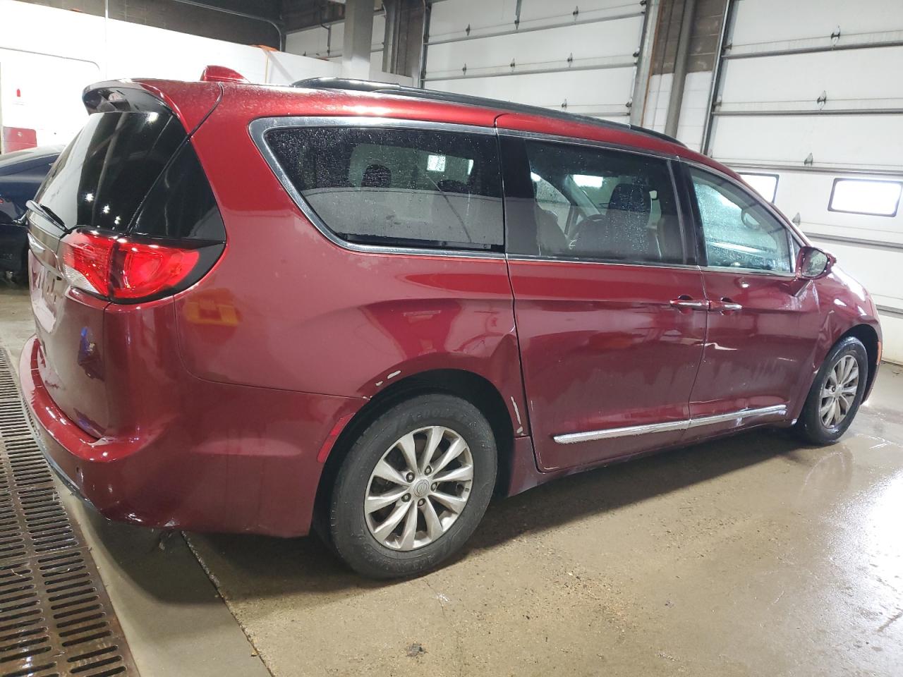 2017 Chrysler Pacifica - Image 3