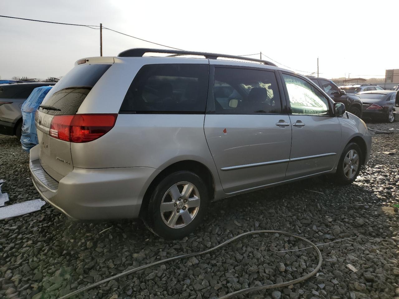 2004 Toyota Sienna - Image 3