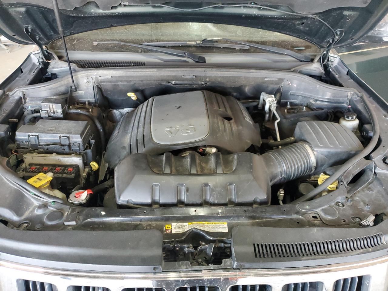 2011 Jeep Grand Cherokee - Image 12