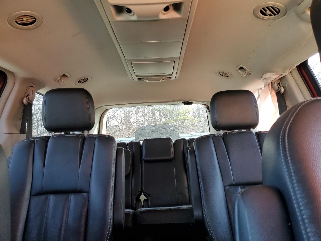 2014 Chrysler Town & Country - Image 10