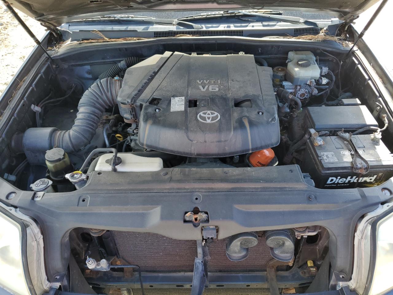 2004 Toyota 4Runner - Image 12