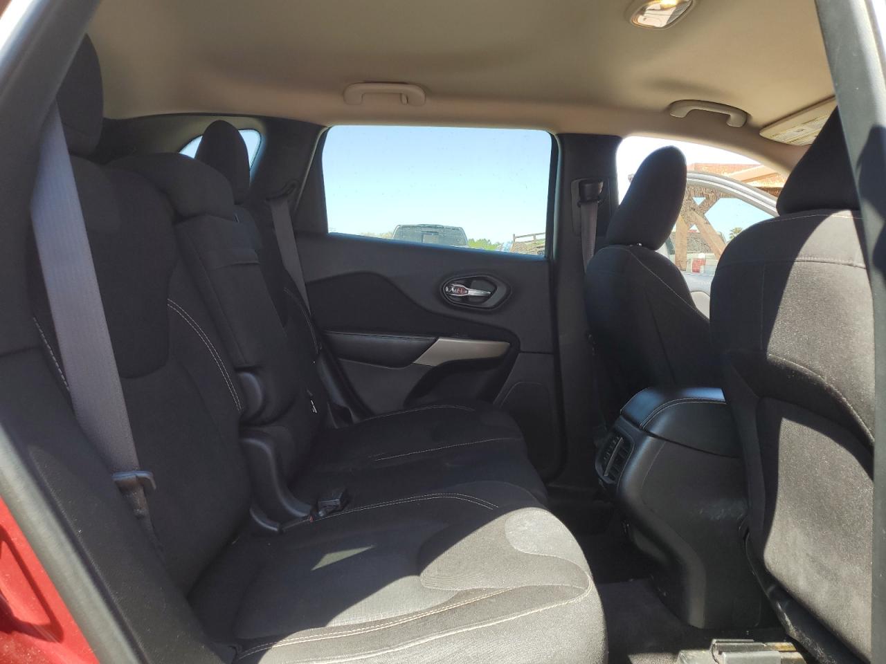 2017 Jeep Grand Cherokee - Image 11