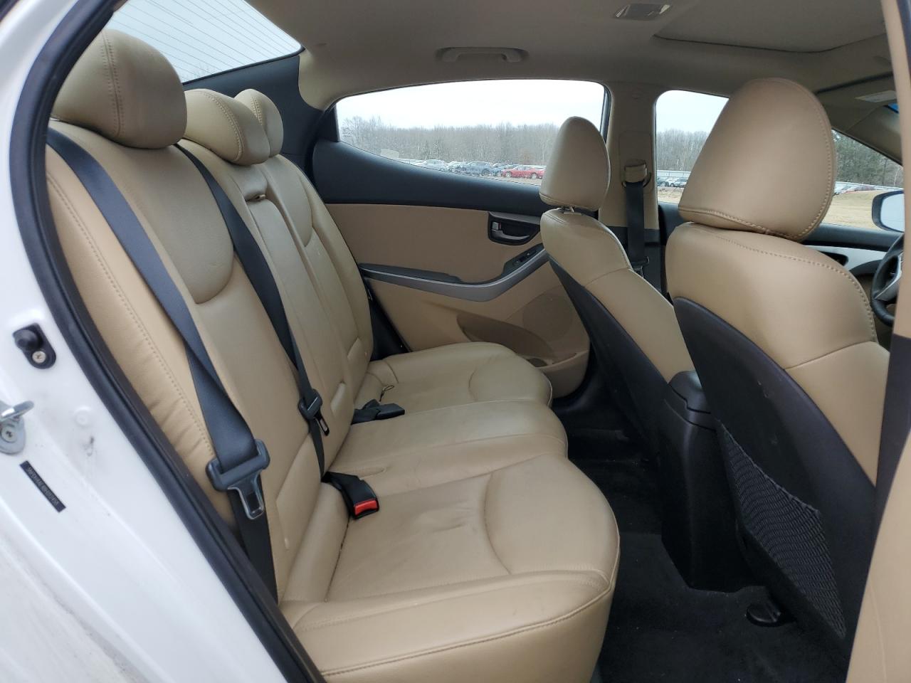 2011 Hyundai Elantra - Image 10