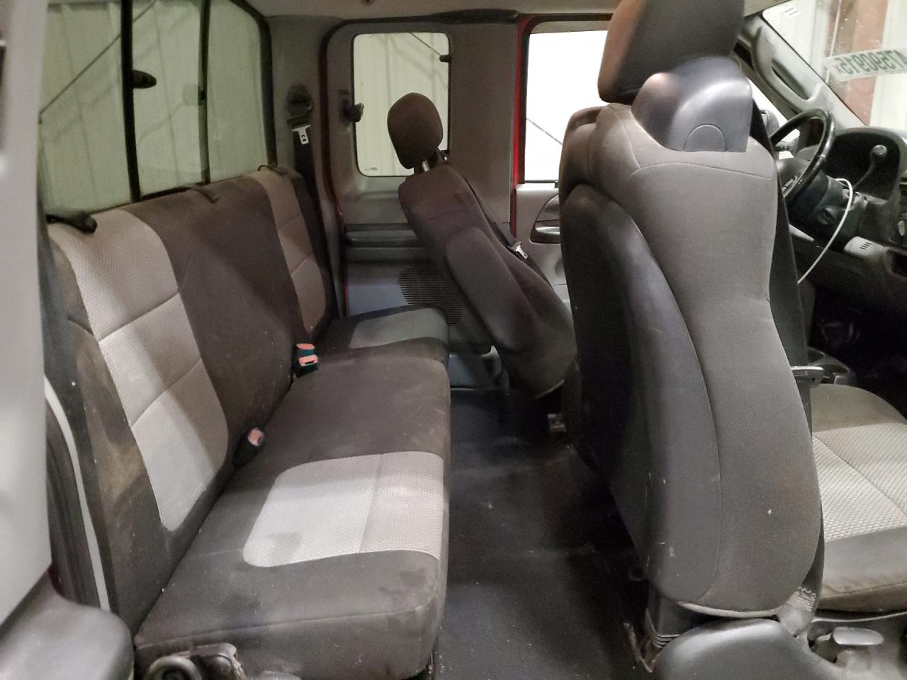 2005 Ford F250 - Image 10