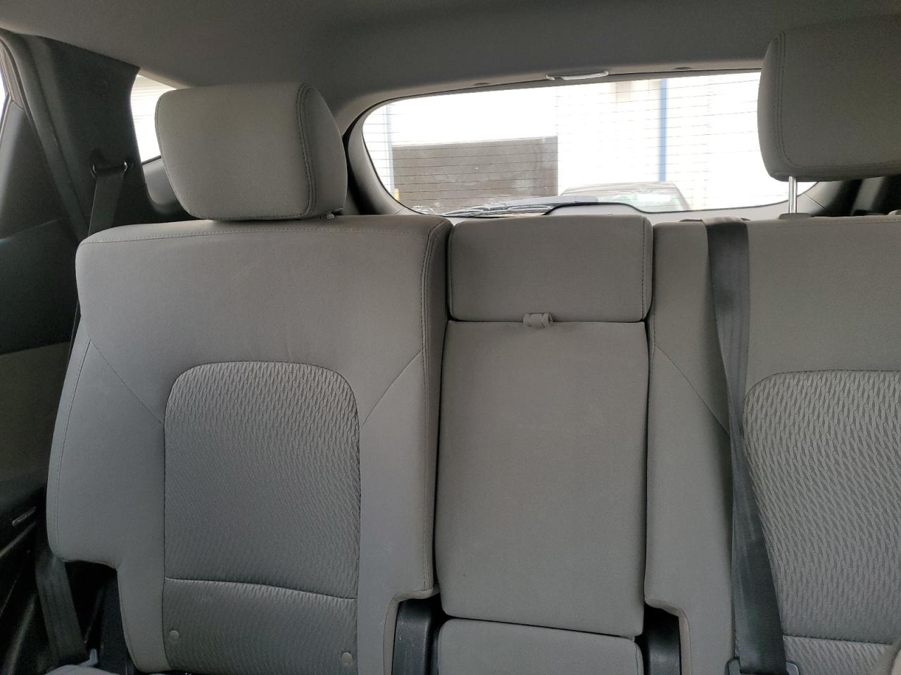 2015 Hyundai Santa Fe - Image 10