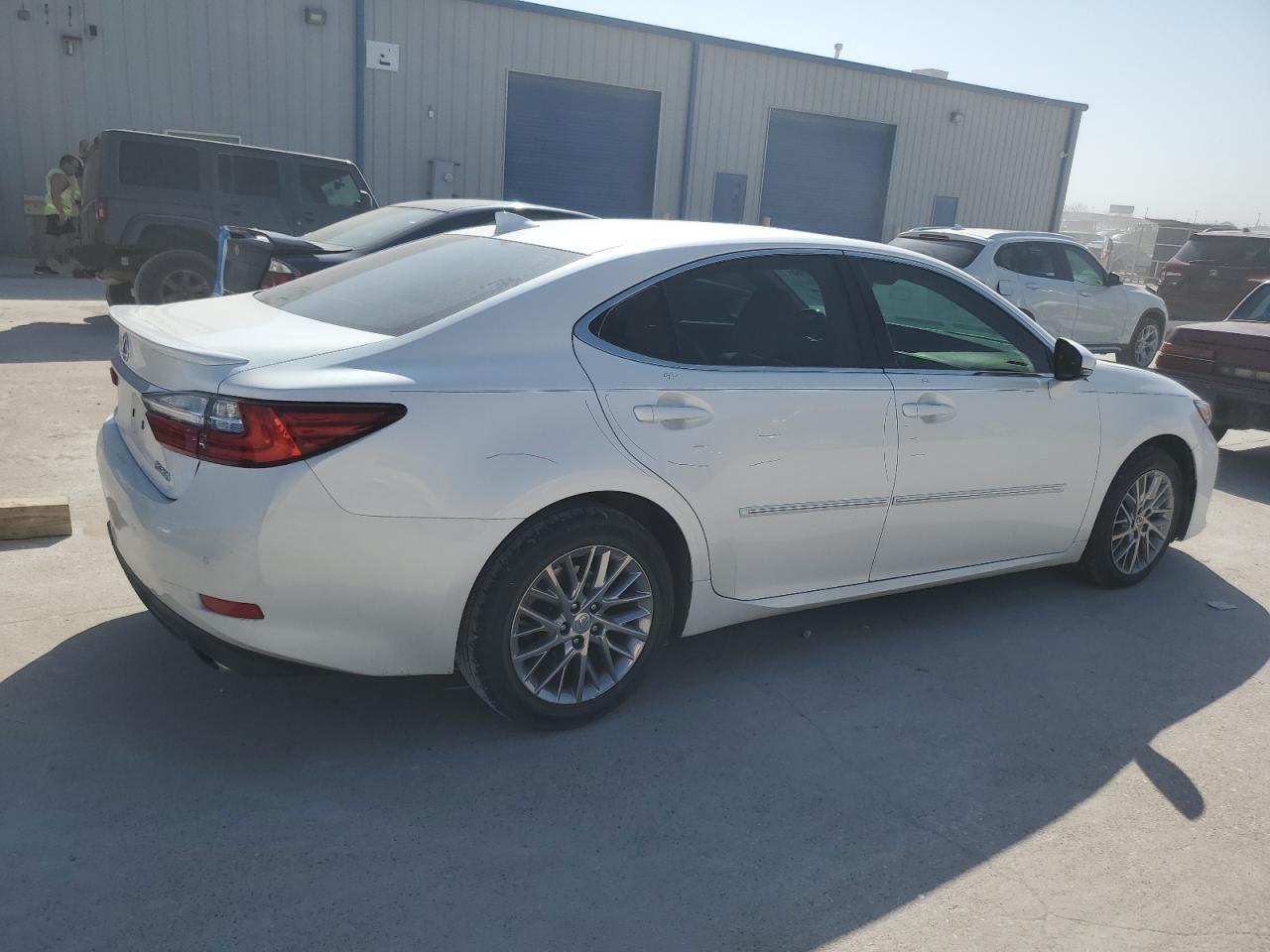 2018 Lexus ES - Image 3