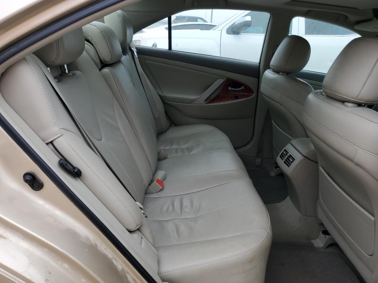 2011 Toyota Camry - Image 10
