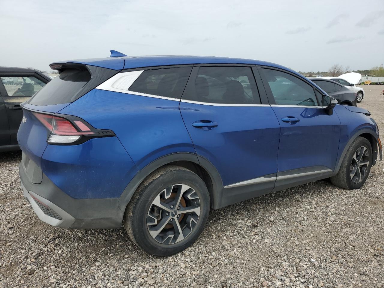 2023 Kia Sportage - Image 3