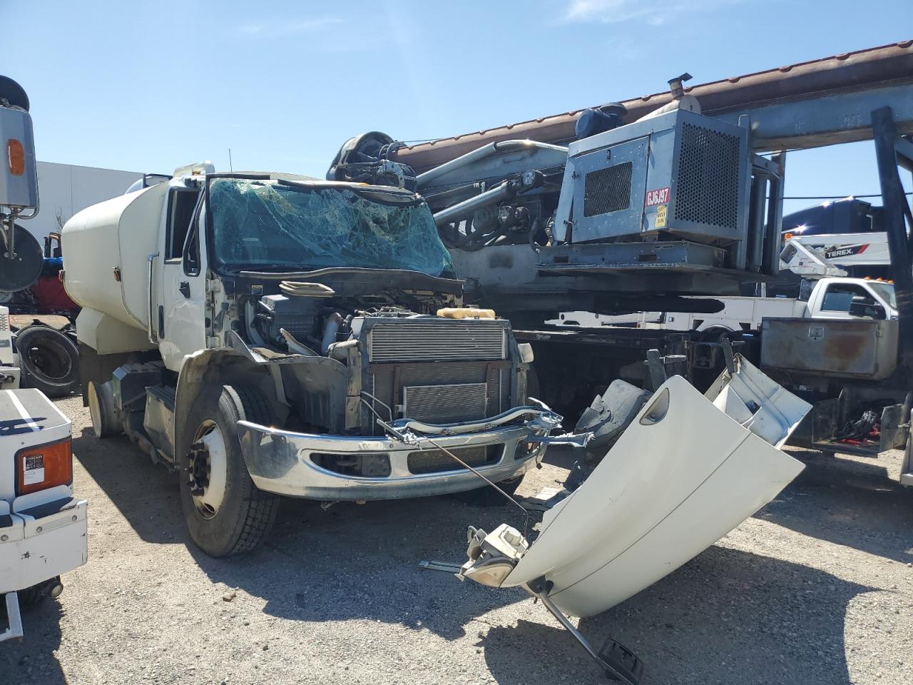 2015 International 4400 Water Truck for Sale in Colton, CA - Front End