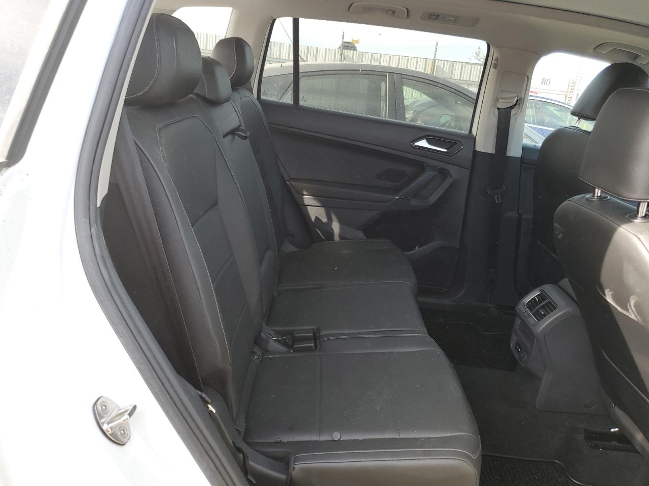 2018 Volkswagen Tiguan - Image 11