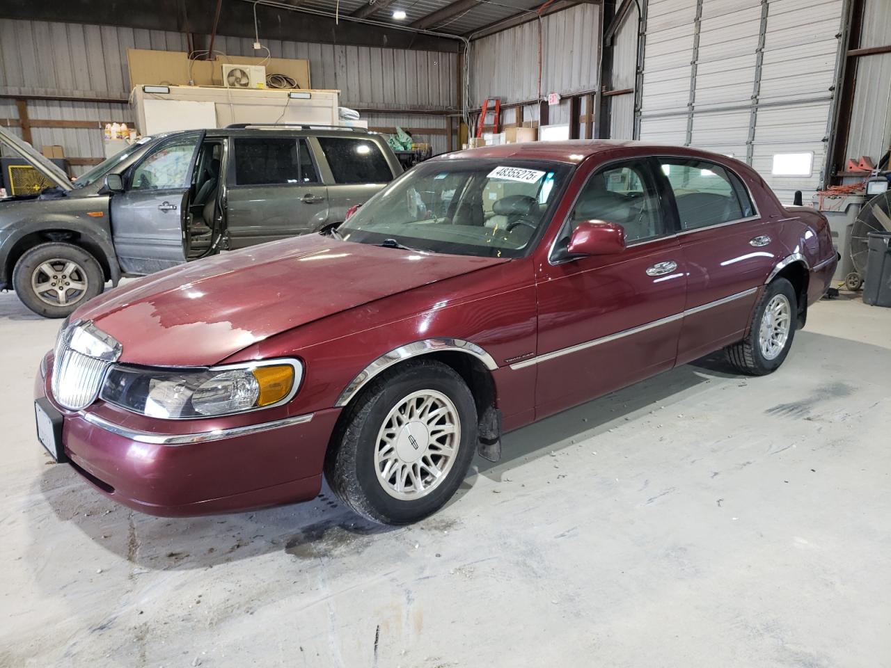 1999 Lincoln Town Car - Image 1