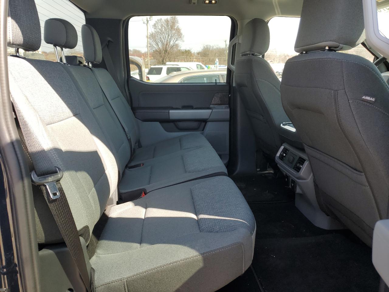 2004 Toyota Sienna - Image 11