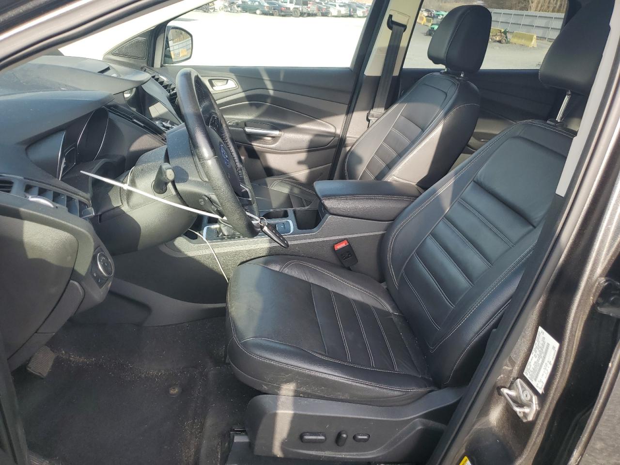 VIN: 1FMCU9JD8HUC16640 2017 FORD ESCAPE