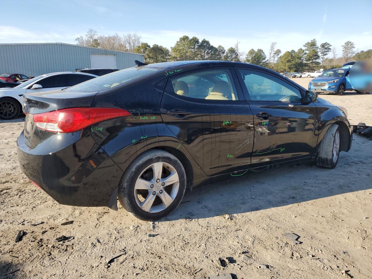 2013 Hyundai Elantra - Image 3