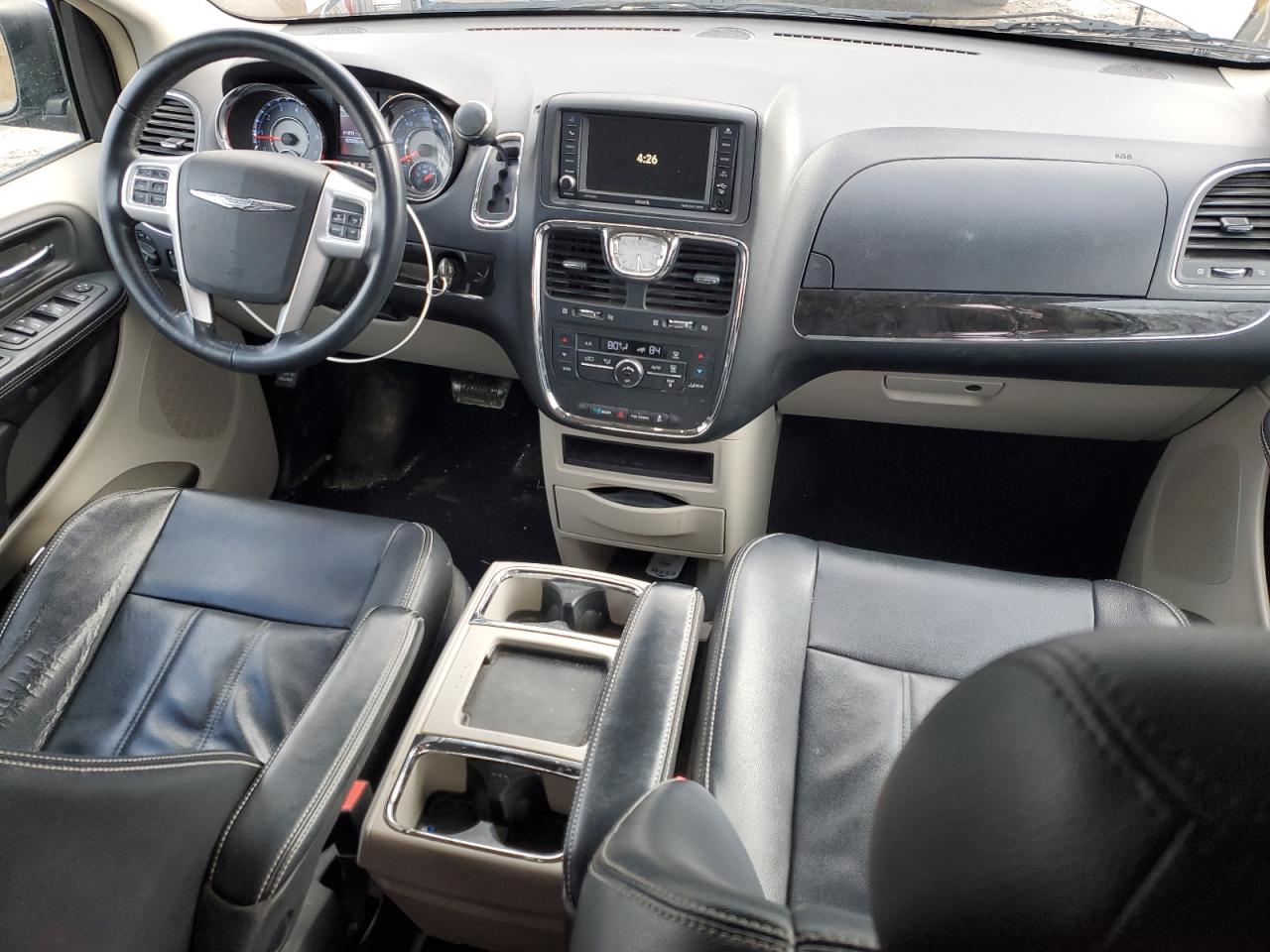 2014 Chrysler Town & Country - Image 8