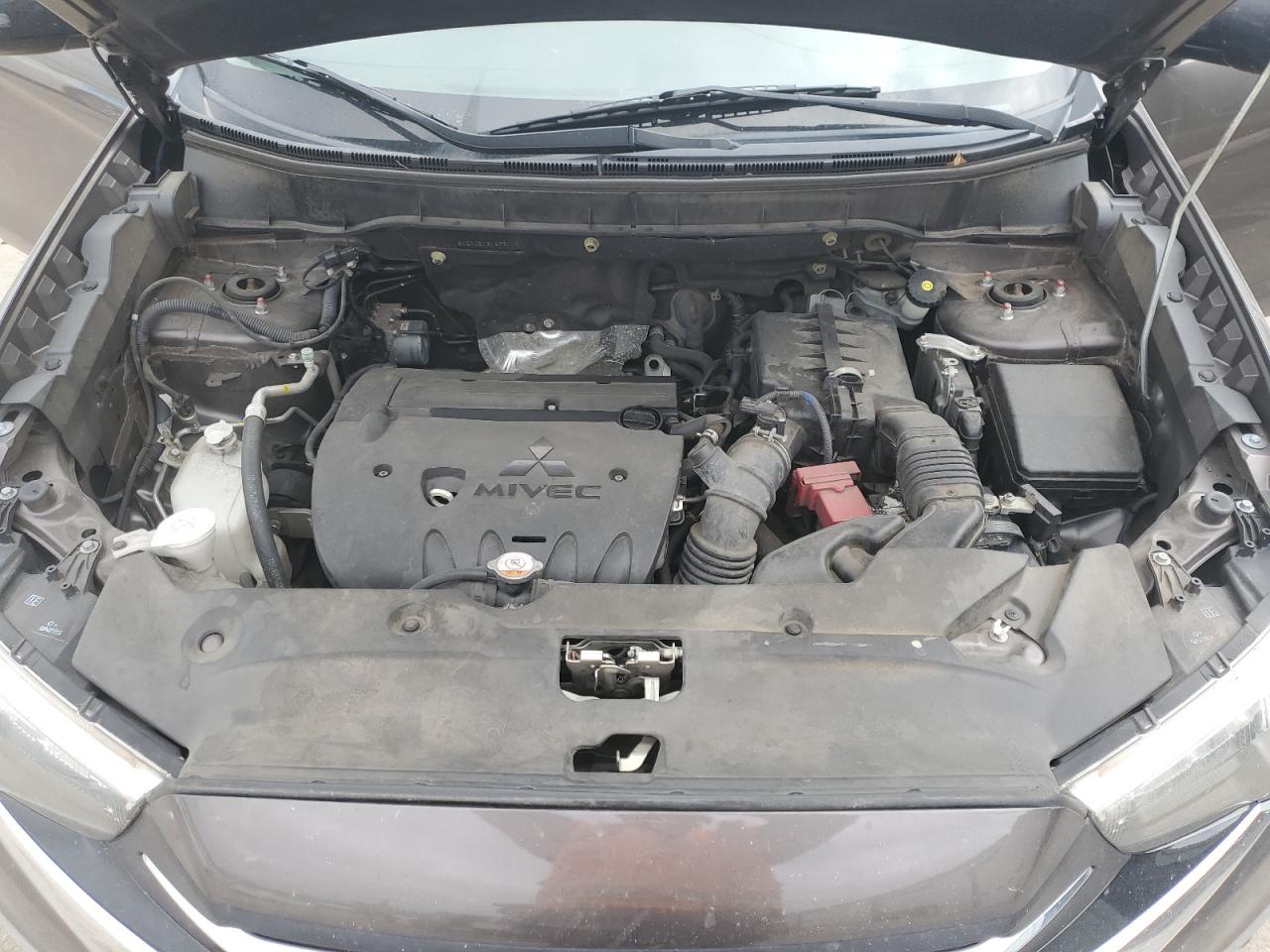 2018 Mitsubishi Outlander - Image 12