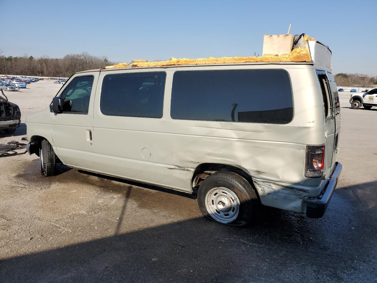 2006 Ford Econoline - Image 2