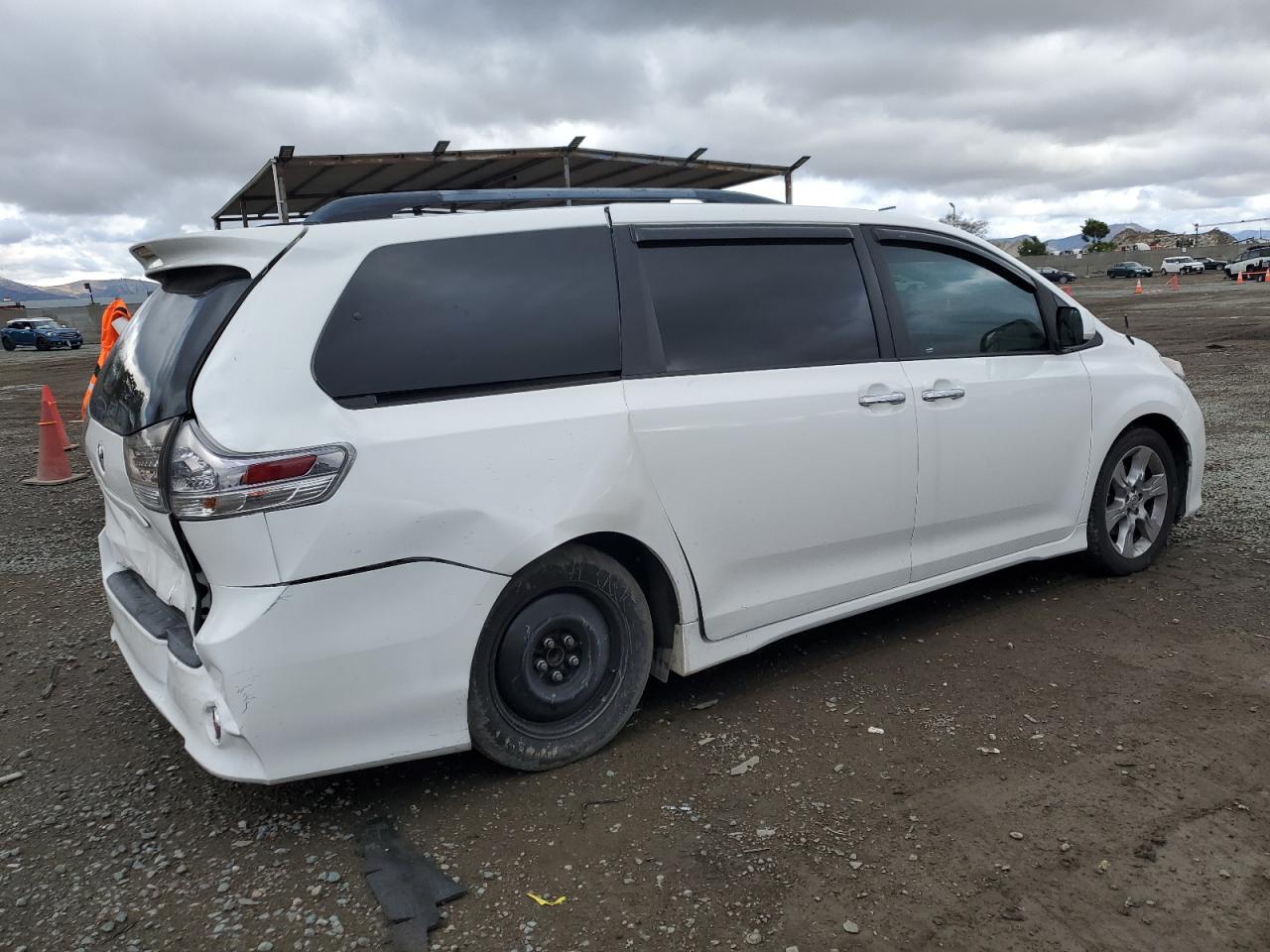 2013 Toyota Sienna - Image 3