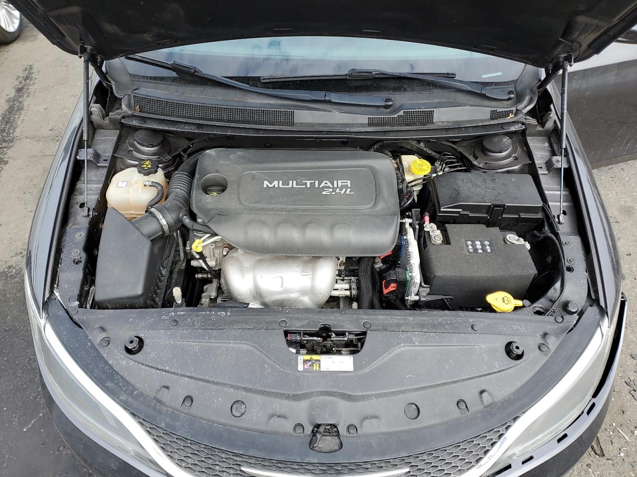 2016 Chrysler 200 - Image 11