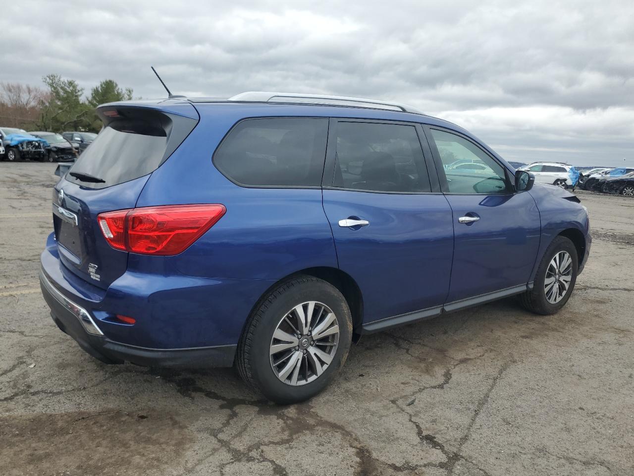 2018 Nissan Pathfinder - Image 3