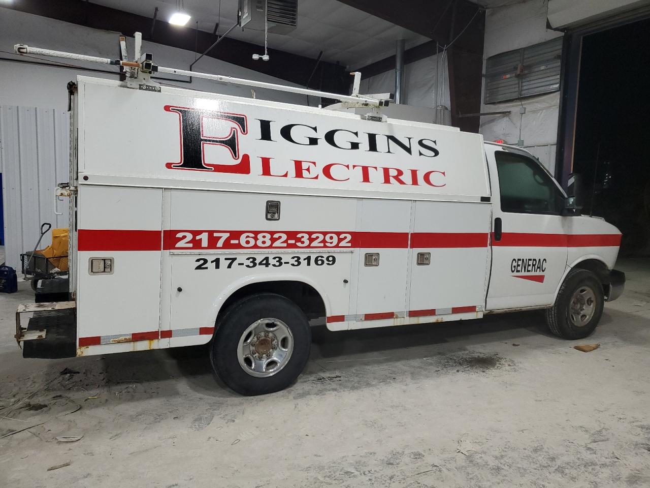 2009 Chevrolet Express - Image 3