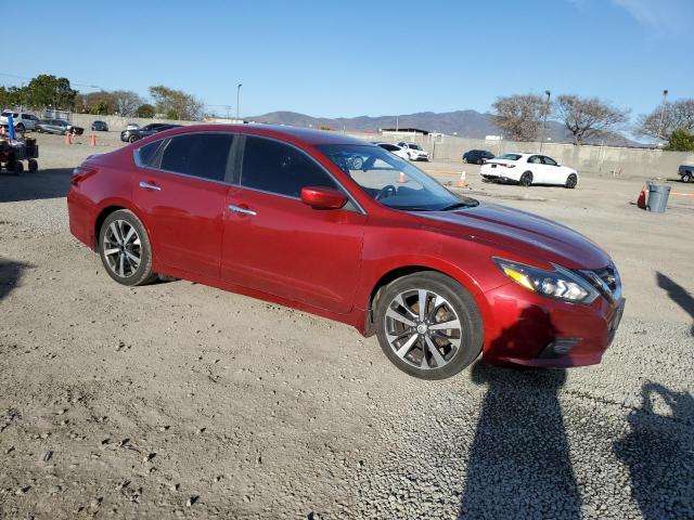  NISSAN ALTIMA 2017 Czerwony