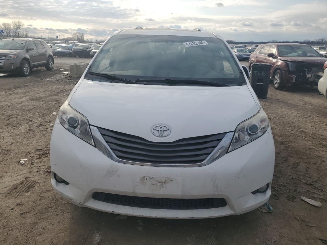 2012 Toyota Sienna - Image 5