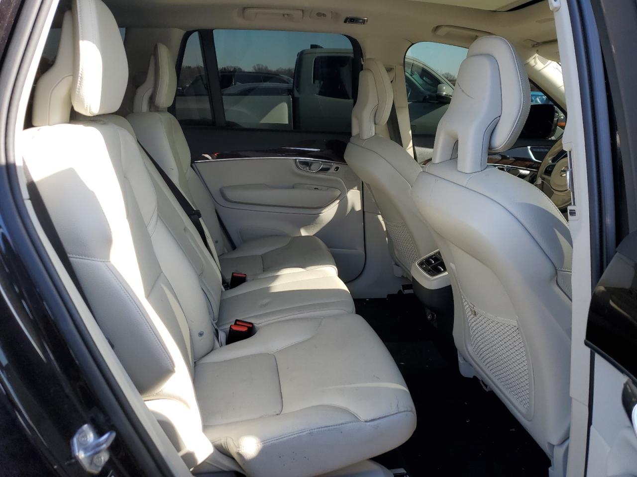 2016 Volvo XC90 - Image 11
