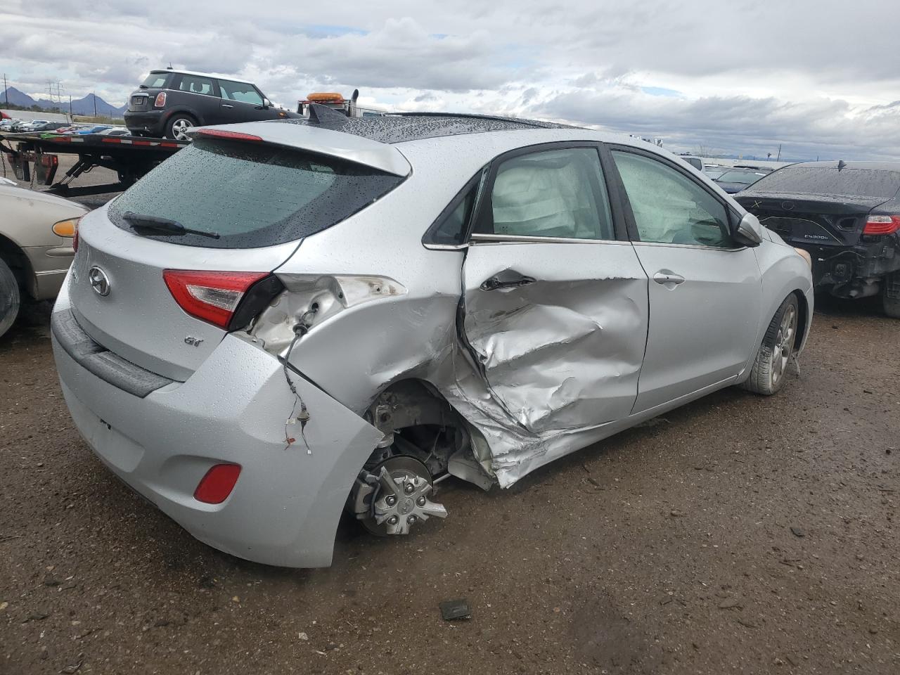 2014 Hyundai Elantra - Image 3