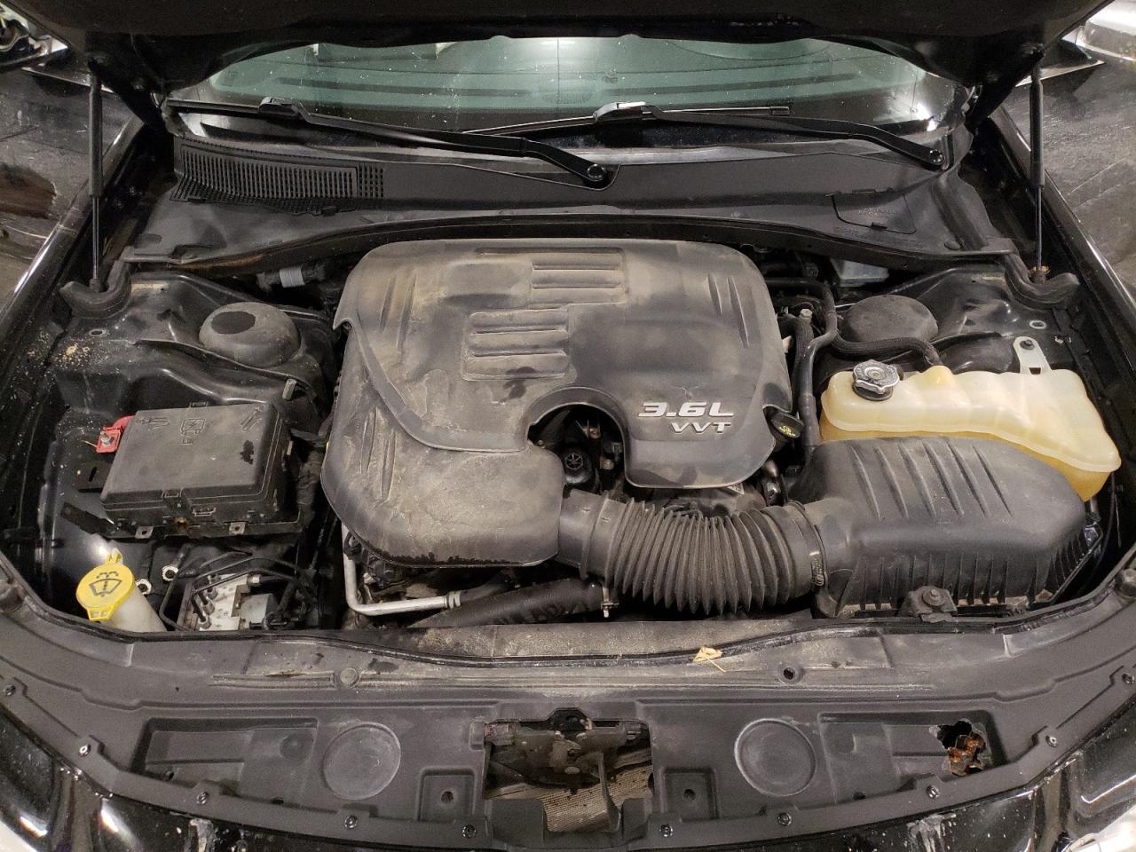 2018 Chrysler 300 - Image 13