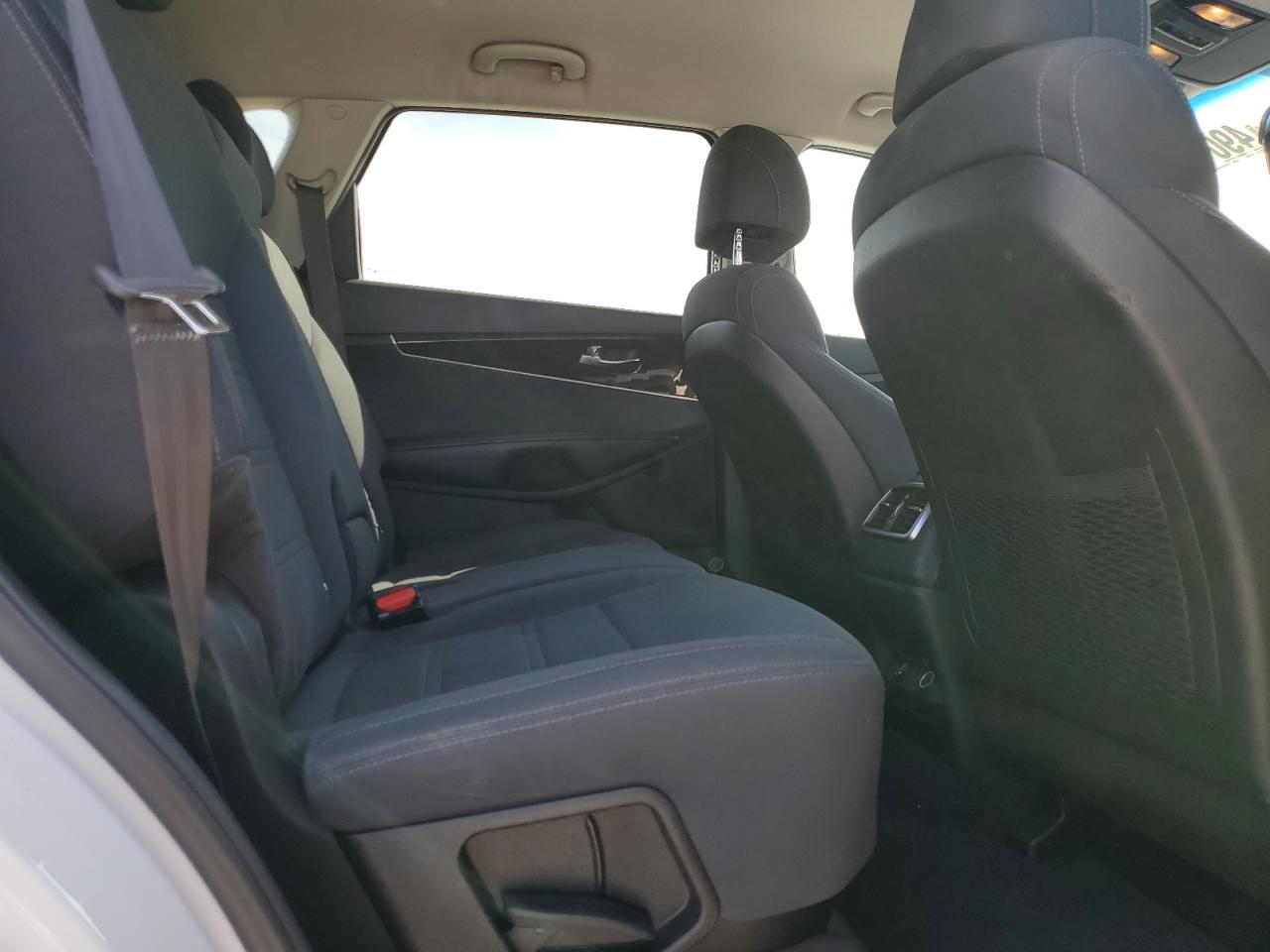 2017 Kia Sorento - Image 11