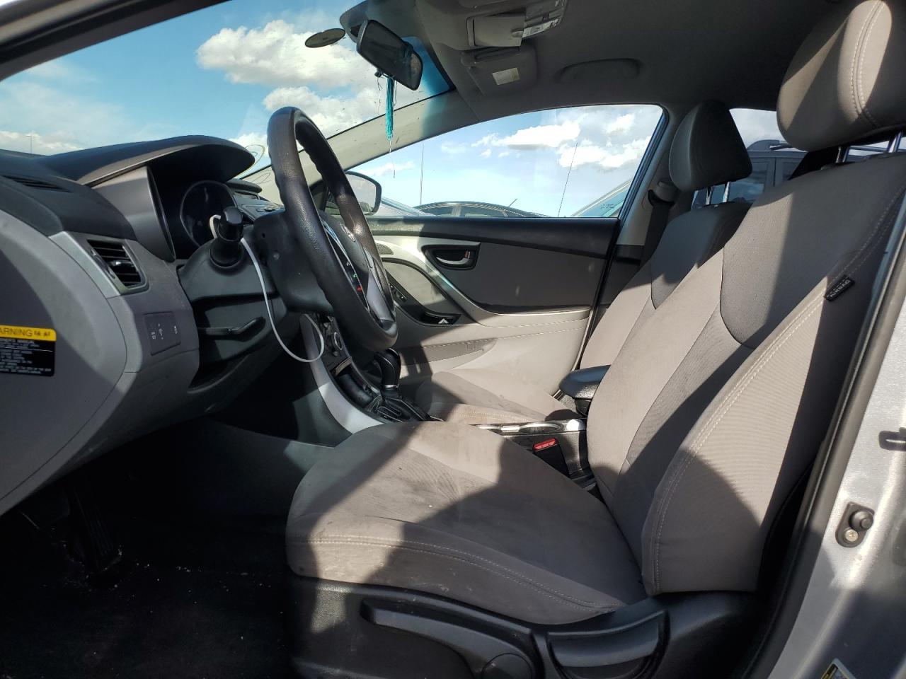 2015 Hyundai Elantra - Image 7