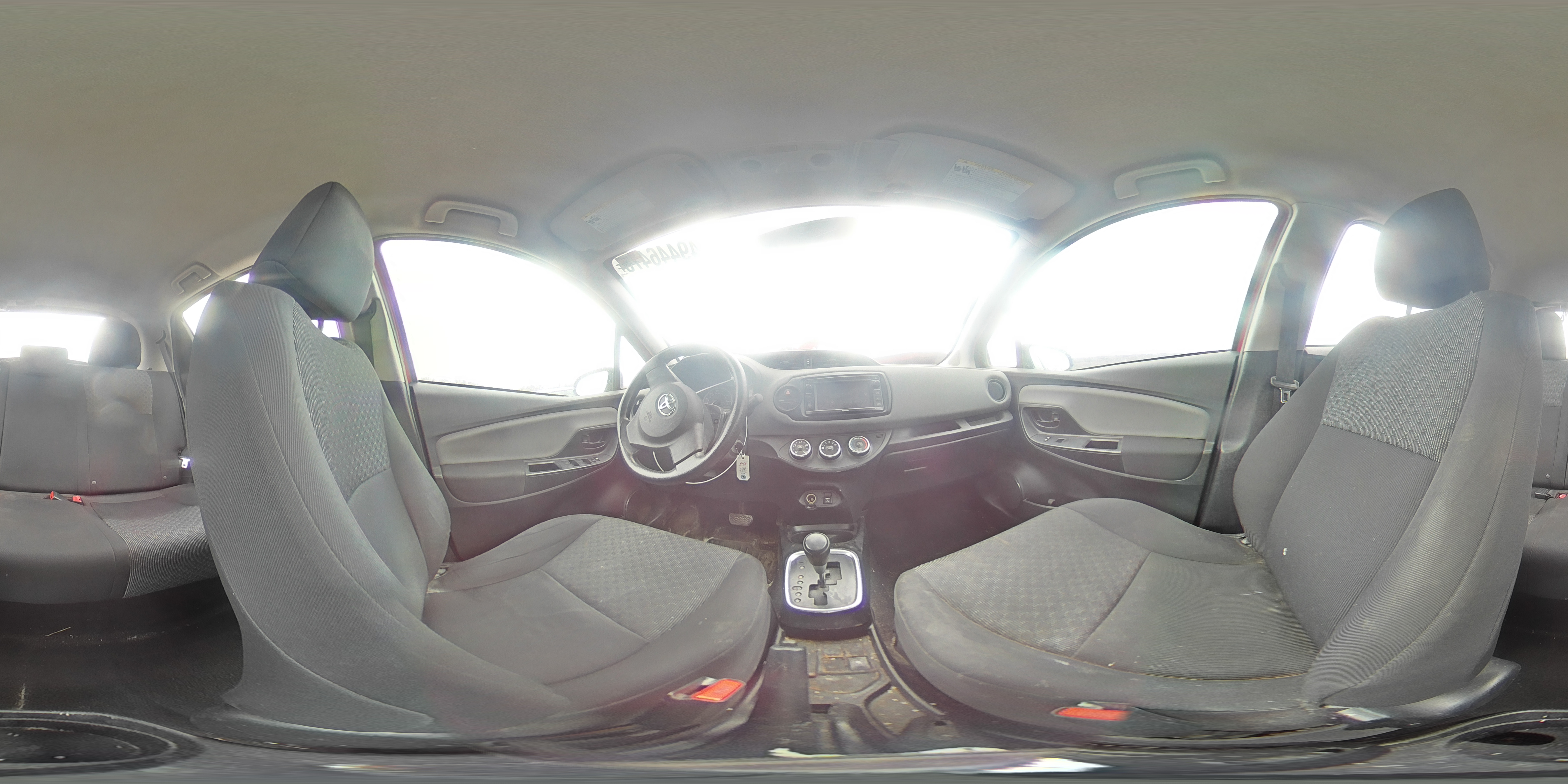 2015 Toyota Yaris - Image 12
