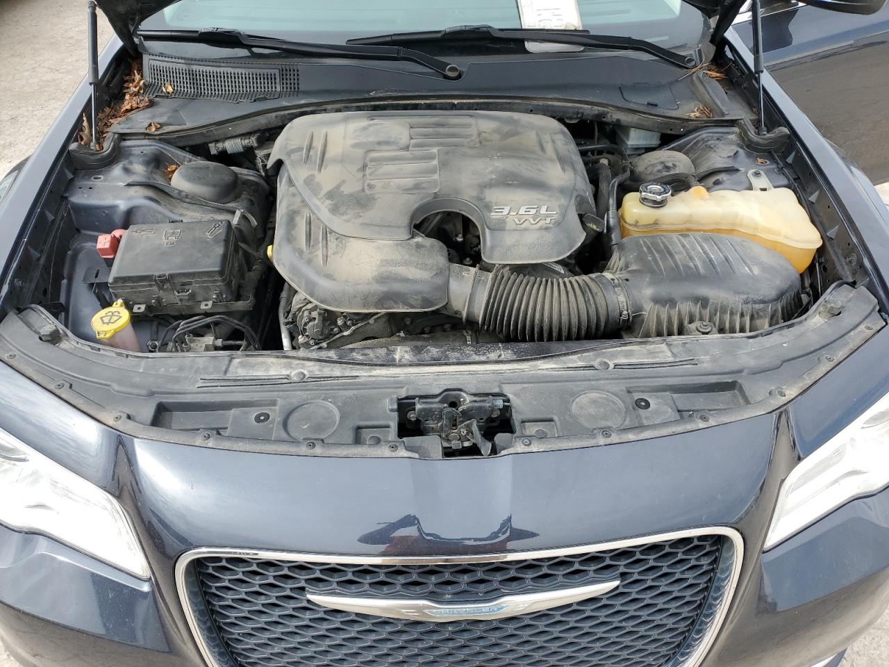 2017 Chrysler 300 - Image 11